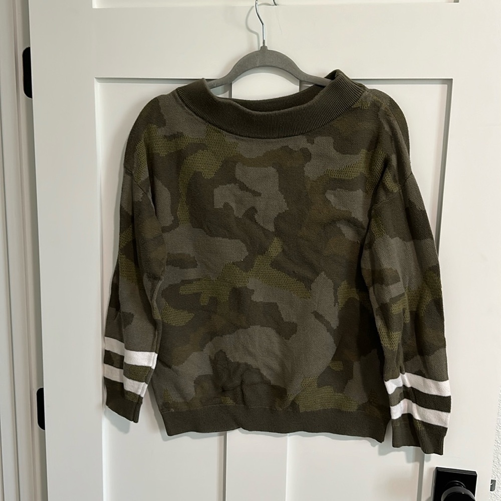 Hem & Thread Women's M Varsity Stripe Camo Sweatshirt Green Crewneck Pullover